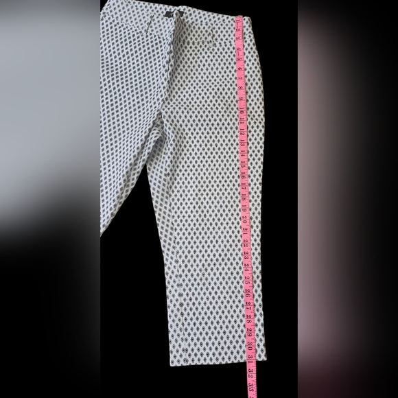 Reitmans White and Black Geometric Chic Crop, High Rise Pants, Size 12, Pull-on, - Picture 6 of 6